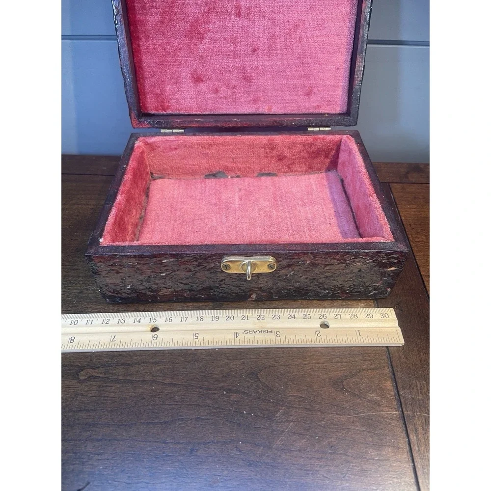Vintage Antique Textured Lacquered Wood & Brass Jewelry Trinket Cigar Spell Box